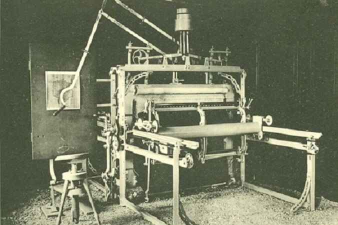В кінці 30-х років XIX століття новий власник фірми Mange спільно з механіком Anton Saurer вдосконалили конструкцію машини, завдяки чому якість вишивки на неї впритул наблизилося до ручної