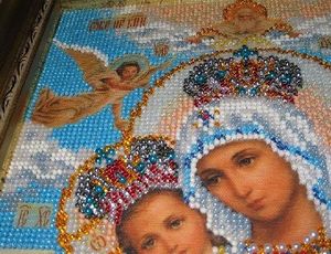 Сьогодні, мало не в кожному будинку, можна знайти невигадливі штучки для інтер'єру ручної роботи