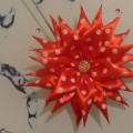 Майстер-клас «Астри в техніці Канзаши»   З'явилася в мене ідея прикрасити підхоплення для штор квіткою в техніці Канзаши