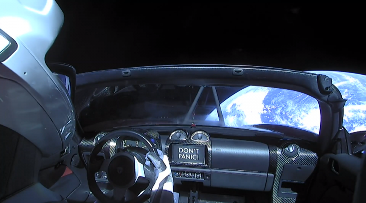 Червона Tesla Ілона Маска, запущена в космос ракетою Falcon Heavy, успішно наближається до Поясу астероїдів