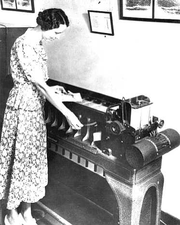 Перфокарта Германа Холеріта, яка прослужила в обчислювальних машинах сто років - з 1889 по 1989