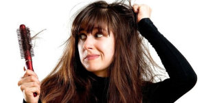 Випадання волосся процес постійний, він коливається в межах від 50 до 100 волосин на добу