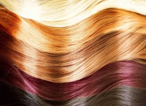 У багатьох темний колір волосся викликає асоціації з пристрастю і загадковістю, і про це знають брюнетки, як натуральні, так і ті, які використовували фарбу для перетворення в   брюнетку
