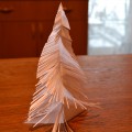 Майстер-клас «Ялинка з паперу»   Хочу поділитися дуже легким і в той же час незвичайним способом виготовлення новорічної ялинки для зимового лісу