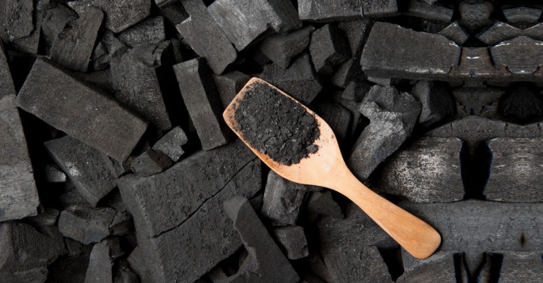 Активоване вугілля використовувався в якості потужного детоксиканта в народній медицині протягом багатьох століть